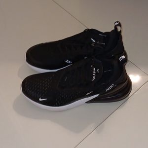 Nike womens airmax270 sz 9 mint condition